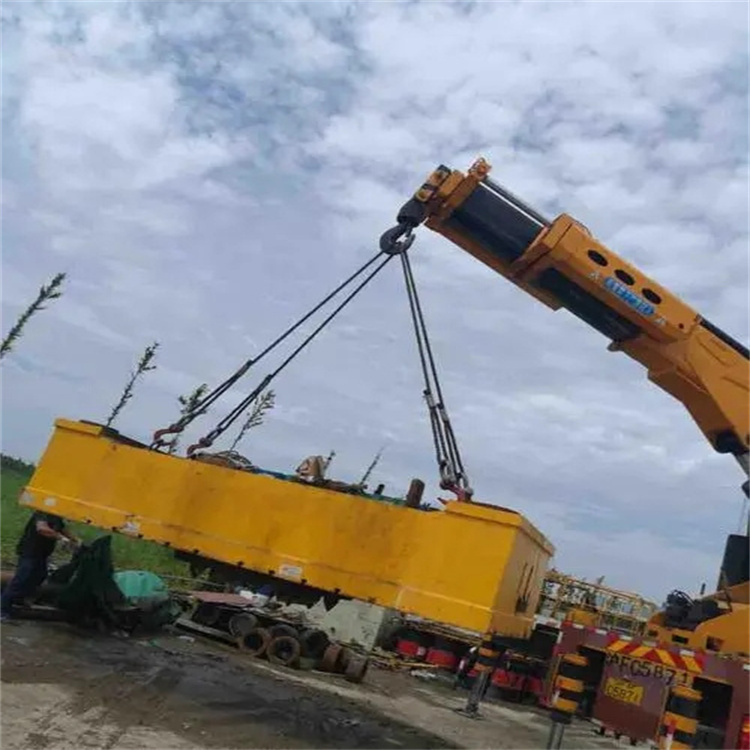 唐河随车吊吊集装箱怎么吊